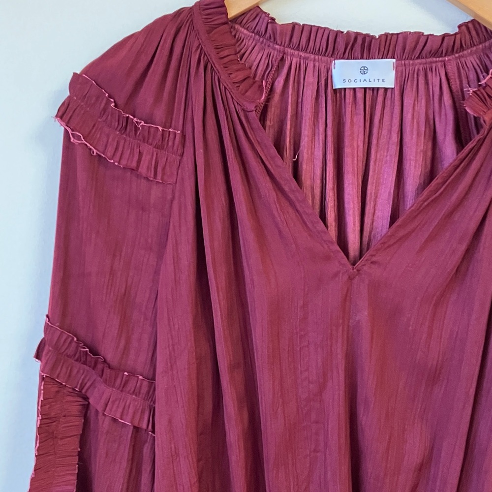 Socialite Ruffle Blouse - Picture 3 of 7